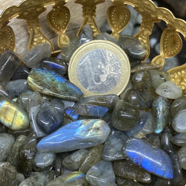 Labradorite chips